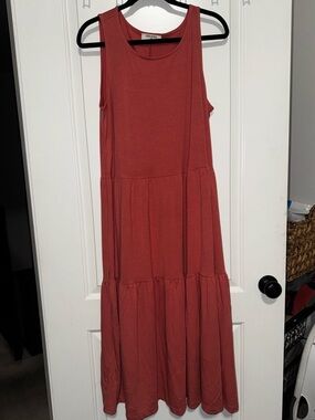 NWOT Zenana Outfitters Rust Sleeveless Tiered Maxi Dress